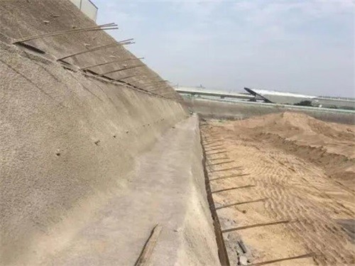 望江河道边坡加固